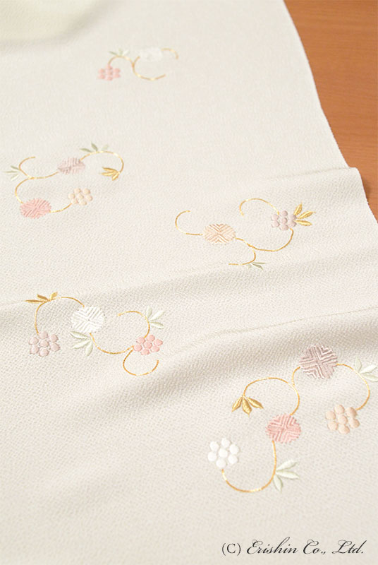 帯揚げ(天神唐草・刺繍/薄クリーム地・縮緬)