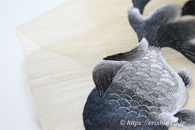 夏用刺繍名古屋帯(金魚・墨色/粗紗)生地拡大