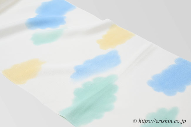 帯揚げ(ふわふわとした雲/白錬色地) 和小物さくら