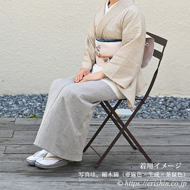 「おでかけ縮木綿（熨斗目/亜麻色×生成×茶鼠色」の着用例